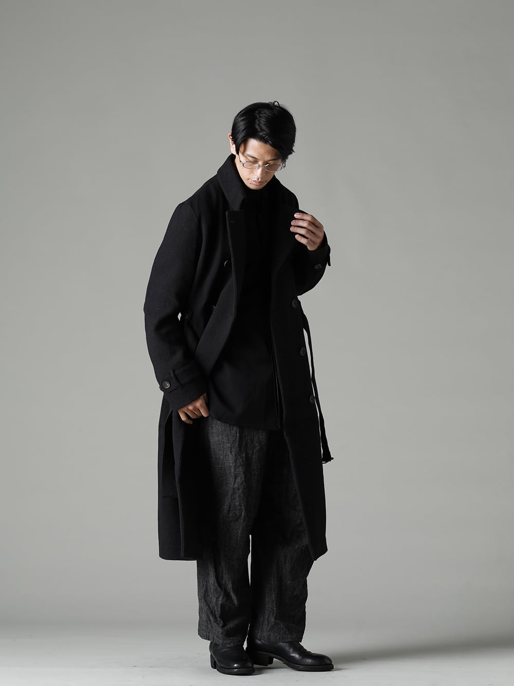 forme d'expression(フォルメ デ エクスプレッション) 22-23AW(秋冬) コーディネートは決め過ぎないサイジングバランス - HC012-MDRB ウオーデン コート HS007-FGGB リラックス アウター シャツ UP026-354G バギー 5 ポケット パンツ 788Z_H バックジップブーツ ダブルソール - ホース フルグレイン レザー RG0083AG テクスチャード / クリア  3-005