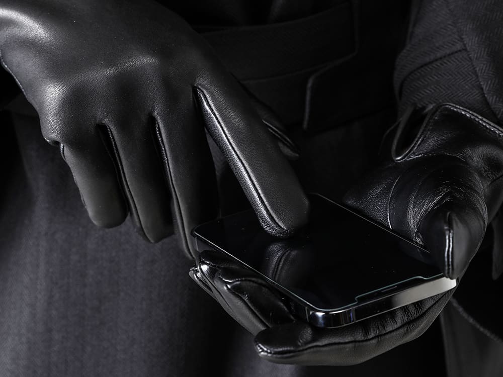 DENTS 22-23AW DENTS - 22-23AW collection Finest Scottish Cashmere Touch Screen Leather Glove Black. 2-001