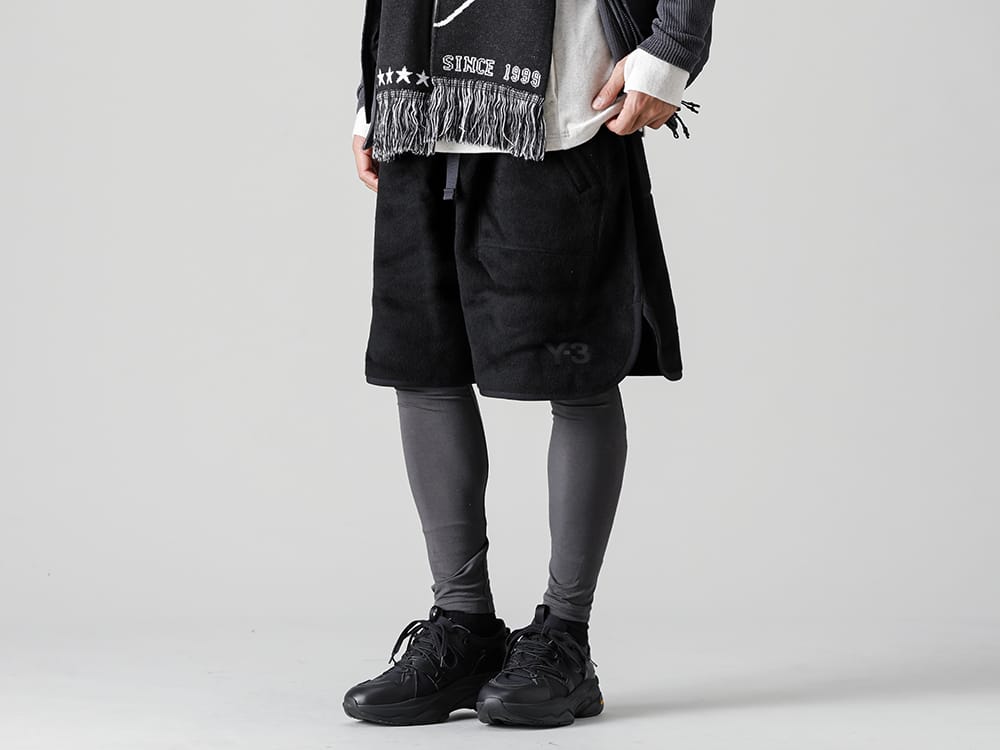 Y-3 - ワイスリー 22-23AW スタイリング - 秋冬もショートパンツを着用することで動きやすいスタイリングに HN1971-M LEOPARD FLEECE SHORTS - RB-420-Modal Jersey Leggings C.Gray - SVC879C004-Para Traceur Light Black 3-001