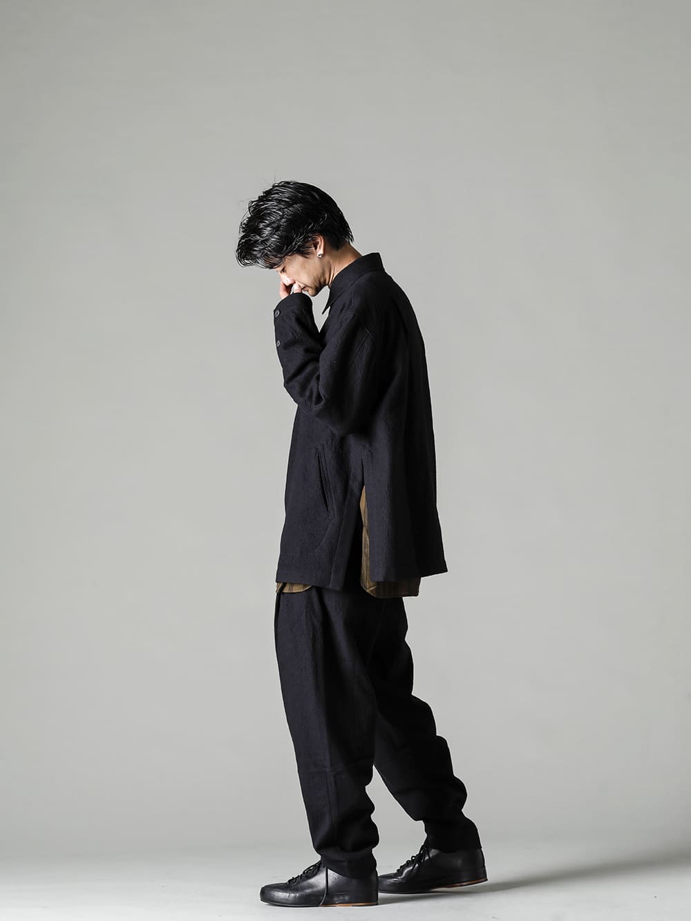 ZIGGY CHEN 22-23AW styling The shirt jacket has a high degree of versatility in layering than other jackets. - 0M2230733-Geometric Patchwork Shirt - 0M2230706-Front Slit Pocket Shirt - 0M2230512-Horizontal Seam Tapered Cut Trousers - Handsewn-Classic-Lo-ハンドソーン クラシック ロー 1-001