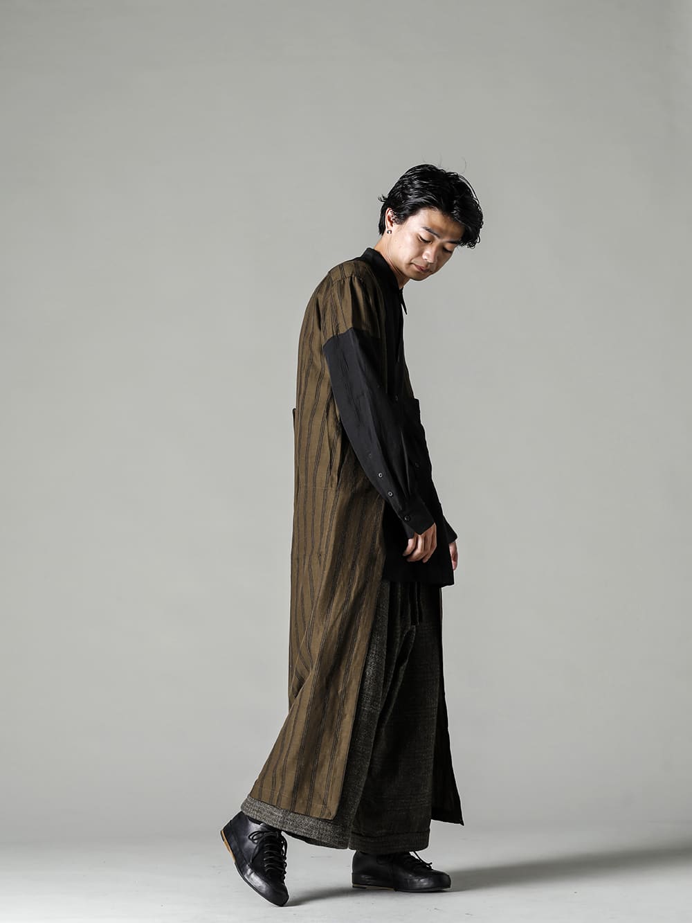 ZIGGY CHEN(ジギー チェン) 22-23AW(秋冬) 0M2230719 Bi-カラー フロントスリット シャツローブ 2-001