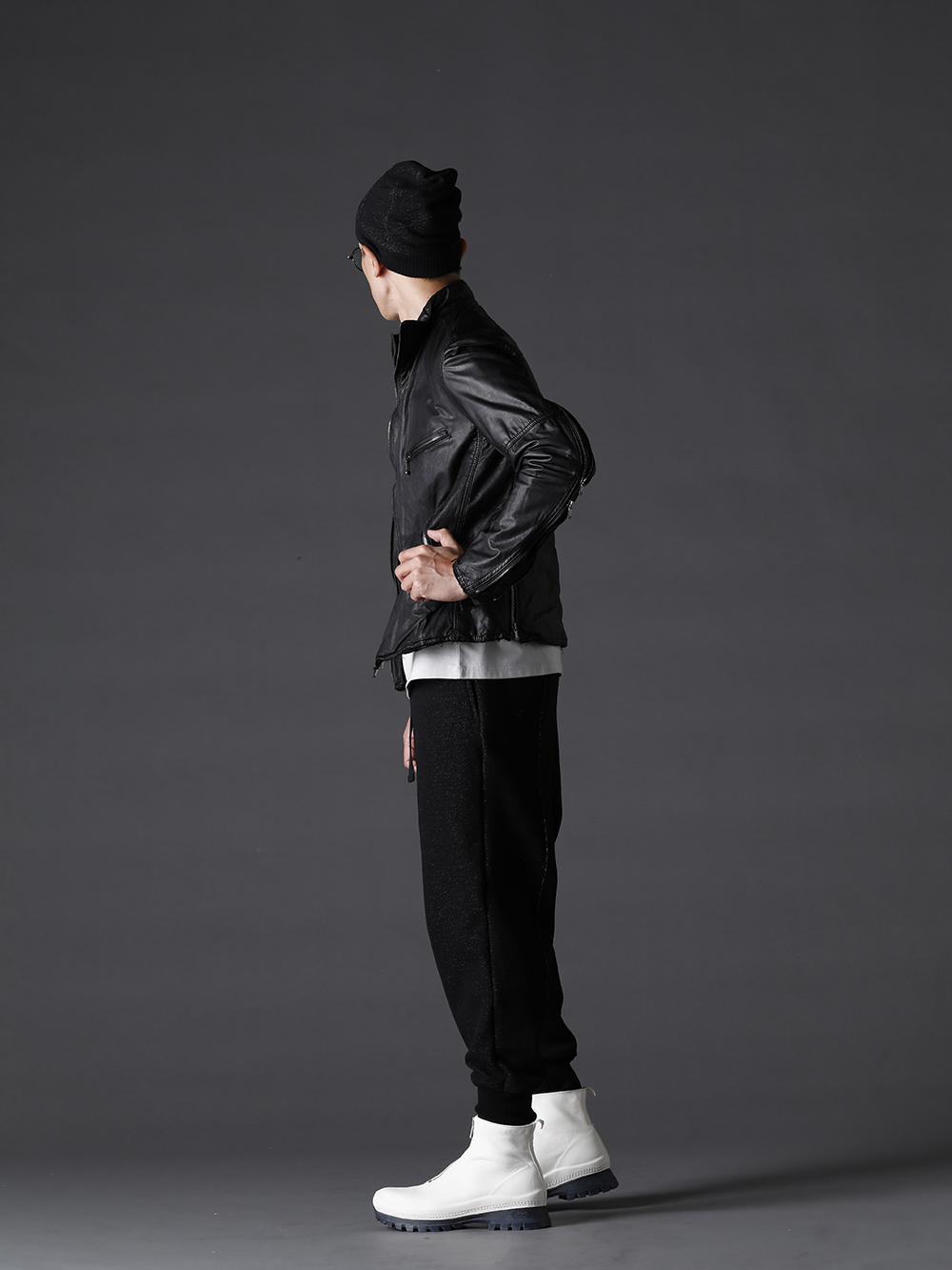 The Viridi-anne / RIGARDS / GUIDI 2022-23AW - Monotone style with leather as the main fabric. - VI-3504-06-Black(Goat Leather Jacket Black) VI-3545-01-L-Gray(Jersey Stitch Embroidered L/S Tee L.Gray) VI-3535-04(Wool / Cotton brushed lining Drop Crotch Pants) VS01(Front Zip Sneakers Boots-Horse Full Grain Leather) VI-3549-09(Cotton Wool Beanie) RG2001TVA-Vintage-Black-Black(RIGARDS collaboration sunglasses - Vintage Black+Black / Clear+D.Gray Lens) - 1-002