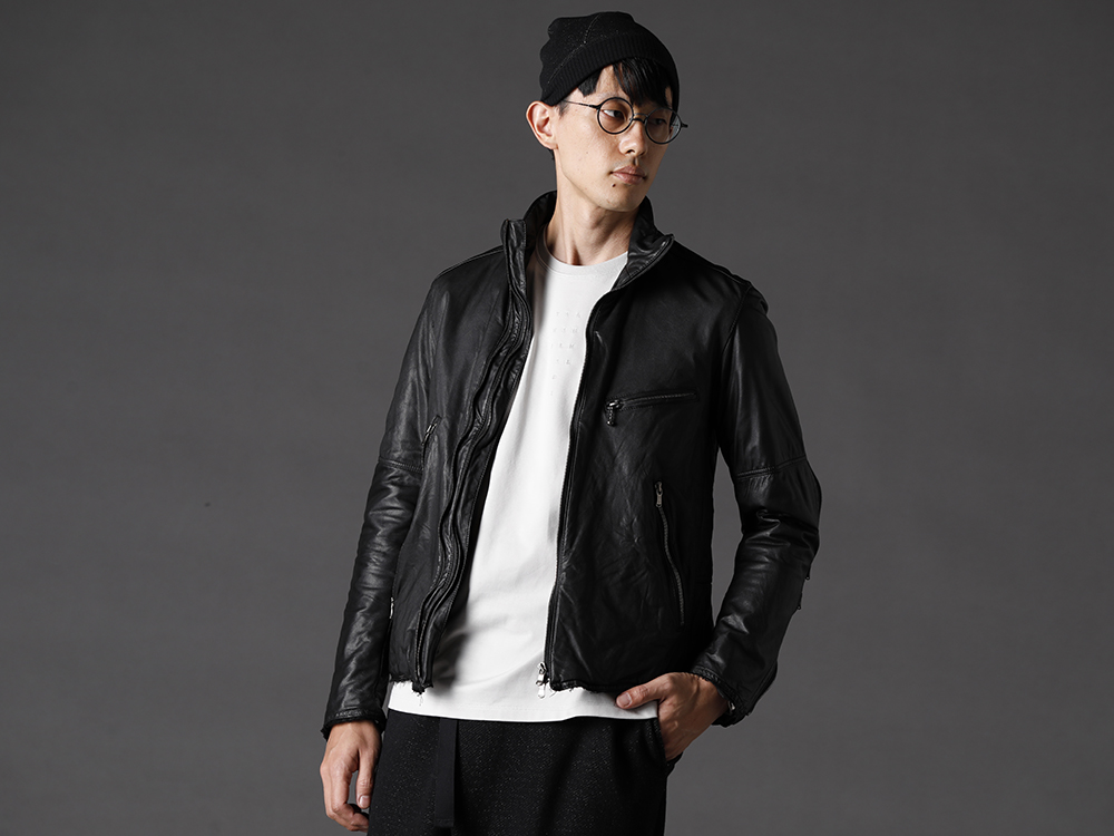 The Viridi-anne / RIGARDS 2022-23AW - Military-style leather jacket with eye-catching zipper design. - VI-3504-06-Black(Goat Leather Jacket Black) VI-3545-01-L-Gray(Jersey Stitch Embroidered L/S Tee L.Gray) VI-3549-09(Cotton Wool Beanie) RG2001TVA-Vintage-Black-Black(RIGARDS collaboration sunglasses - Vintage Black+Black / Clear+D.Gray Lens) - 2-001