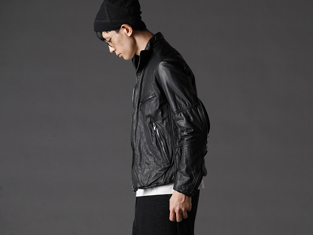 The Viridi-anne / RIGARDS 2022-23AW - Military-style leather jacket with eye-catching zipper design. - VI-3504-06-Black(Goat Leather Jacket Black) VI-3545-01-L-Gray(Jersey Stitch Embroidered L/S Tee L.Gray) VI-3549-09(Cotton Wool Beanie) RG2001TVA-Vintage-Black-Black(RIGARDS collaboration sunglasses - Vintage Black+Black / Clear+D.Gray Lens) - 2-002