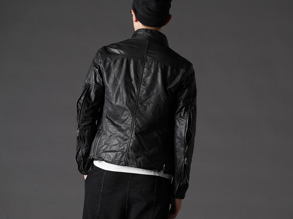 The Viridi-anne / RIGARDS 2022-23AW - Military-style leather jacket with eye-catching zipper design. - VI-3504-06-Black(Goat Leather Jacket Black) VI-3545-01-L-Gray(Jersey Stitch Embroidered L/S Tee L.Gray) VI-3549-09(Cotton Wool Beanie) RG2001TVA-Vintage-Black-Black(RIGARDS collaboration sunglasses - Vintage Black+Black / Clear+D.Gray Lens) - 2-003