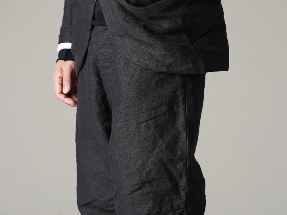 GARMENT REPRODUCTION OF WORKERS(ガーメント リプロダクション オブ ワーカース) 22-23(秋冬)  - 画像の詳細(スタイリング全体の詳細) アルチザンとストリートを織り交ぜたスタイル Vincent-Jacket-Washi-Black ビンセント ジャケット 和紙 ブラック - Arthur-Pants-Washi-Black アーサー パンツ 和紙 ブラック 3-001