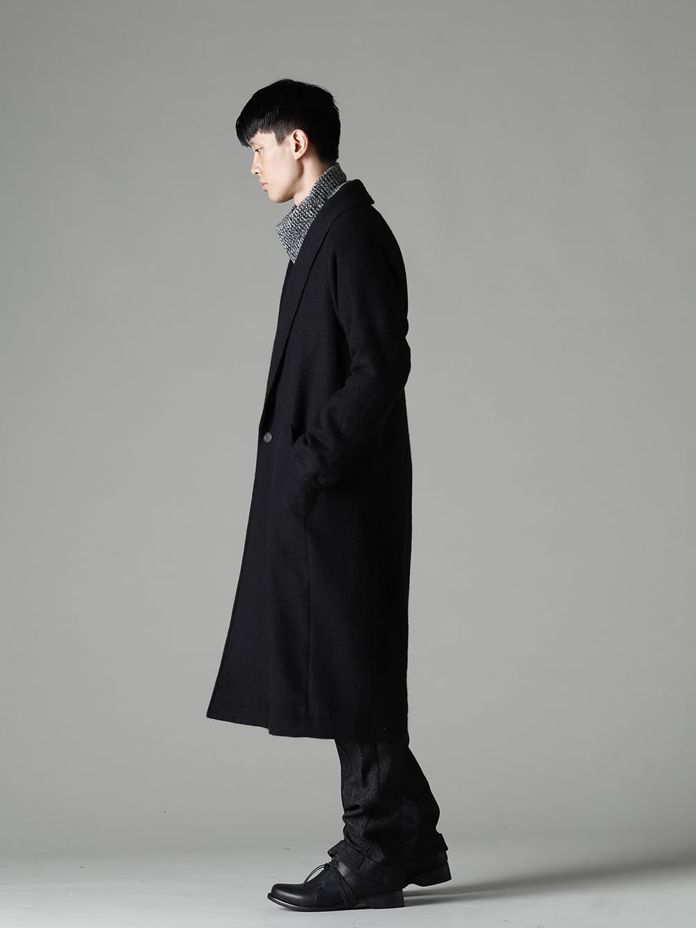 DEVOA 22-23AW styling An orthodox, beautiful, classic style - CTI-SSG Shawl collar coat brushed cashgora KTS-PCM-Melange-Black High neck knit cashmere Melange Black PTN-SHK Skater pants Shetland wool / linen FW-CTN Leather Shoes GUIDI Calf  1-001