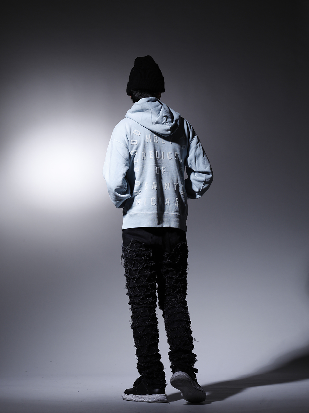 SAINT M×××××× / PHENOMENON / Maison MIHARAYASUHIRO 2022-23AW - Timely styling for a vintage look. - SM-A22-0000-022(HOLY RELICS FELT Hoodie) SM-A22-0000-044(SAINT YOUTH Knit Cap) ILLPT22A-009-black(Delta Denim pants Black) A07FW706-Black(-WAYNE low-original distressed effect sole leather Low-Top sneakers Black) - 1-004