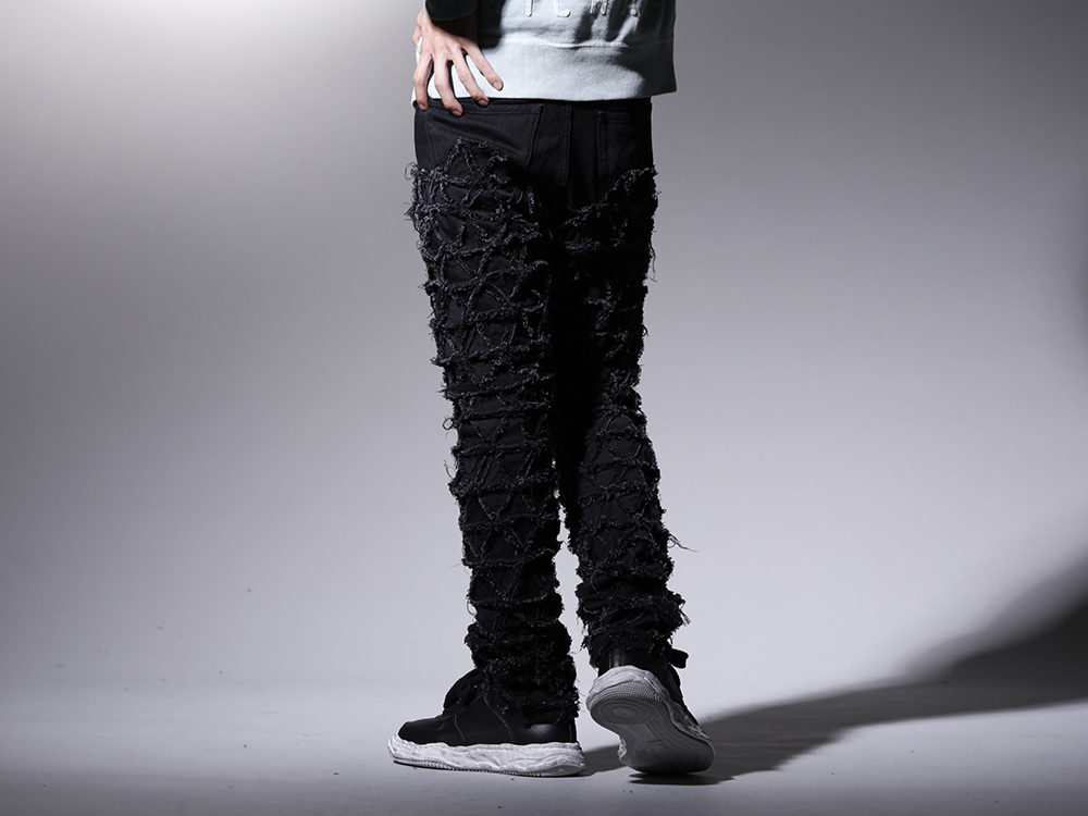 PHENOMENON / Maison MIHARAYASUHIRO 2022-23AW - High-impact denim pants stitched and built with a delta pattern - ILLPT22A-009-black(Delta Denim pants Black) A07FW706-Black(-WAYNE low-original distressed effect sole leather Low-Top sneakers Black) - 3-003