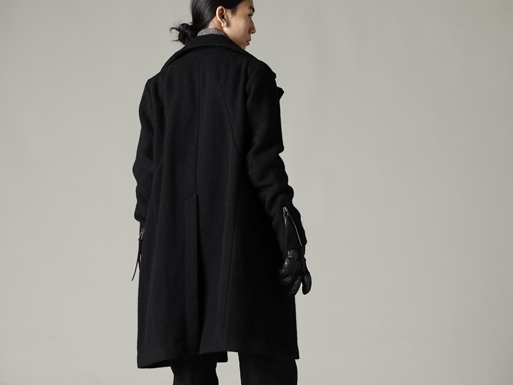 D.HYGEN 22-23AW An air of D.HYGEN by making a pinpoint assertion.  - ST106-0122A Harris Tweed Washer Double Breasted Coat ST101-0822A-Brown Shetland wool and linen knitted high neck long sleeve T-shirt Brown ST107-0322AScab Scab Jaguar Stretch Cotton Denim Tapered Cropped Pants ST108-0822A Patchwork Multi-Leather Overlock Zipper Gloves  2-003