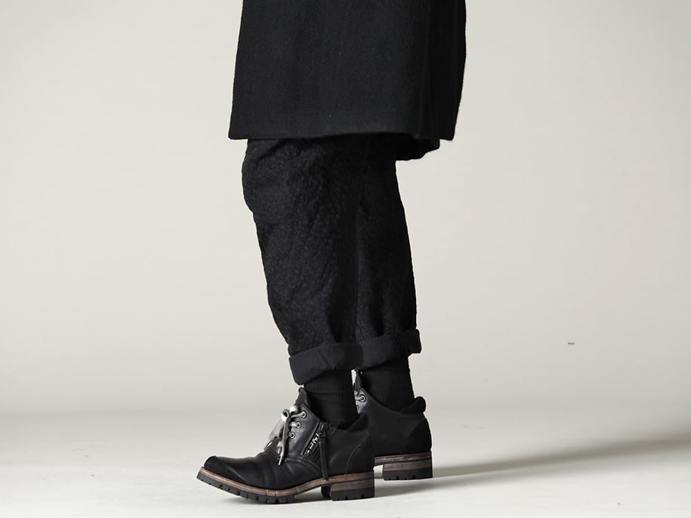 D.HYGEN 22-23AW Denim pants that create a moderately relaxed feeling in contrast to the rough look. -  ST107-0322AScab Scab Jaguar Stretch Cotton Denim Tapered Cropped Pants ST109-0122S-Black Horse Leathe Sneaker Derbyy Shoes Black  3-002