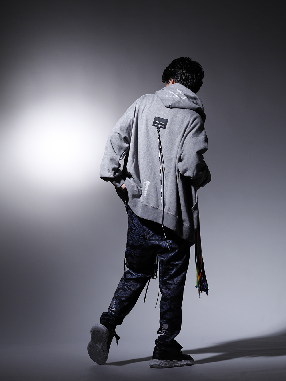 PHENOMENON / Maison MIHARAYASUHIRO 2022-23AW - Casual style filled with both brands' particularties. - ILLCS22A-034-Gray(MASTERMIND WORLD × PHENOMENON Multi Cord Zip-up Hooded (PHMN Original 2008) Gray) ILLCS22A-030(MASTERMIND WORLD × PHENOMENON Tiger Camo on Skull Tee) ILLCS22A-029(MASTERMIND WORLD × PHENOMENON BLK Tiger Camo Track PT) A07FW706-Black(-WAYNE low-original distressed effect sole leather Low-Top sneakers Black) - 1-006