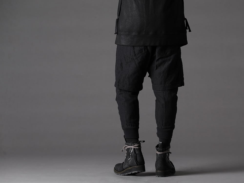 The Viridi-anne(ザ ヴィリジアン) 22-23AW(秋冬) デザインに対して異なるイメージをミックスさせてはずしを加えて - VI-3541-01-Black NY/PUベア天竺 丸首T ブラック VI-3519-04 ウール/リネン コンビネーション レイヤードパンツ ST109-0122A-Black ホースレザーレースアップスニーカーブーツ ブラック 3-002