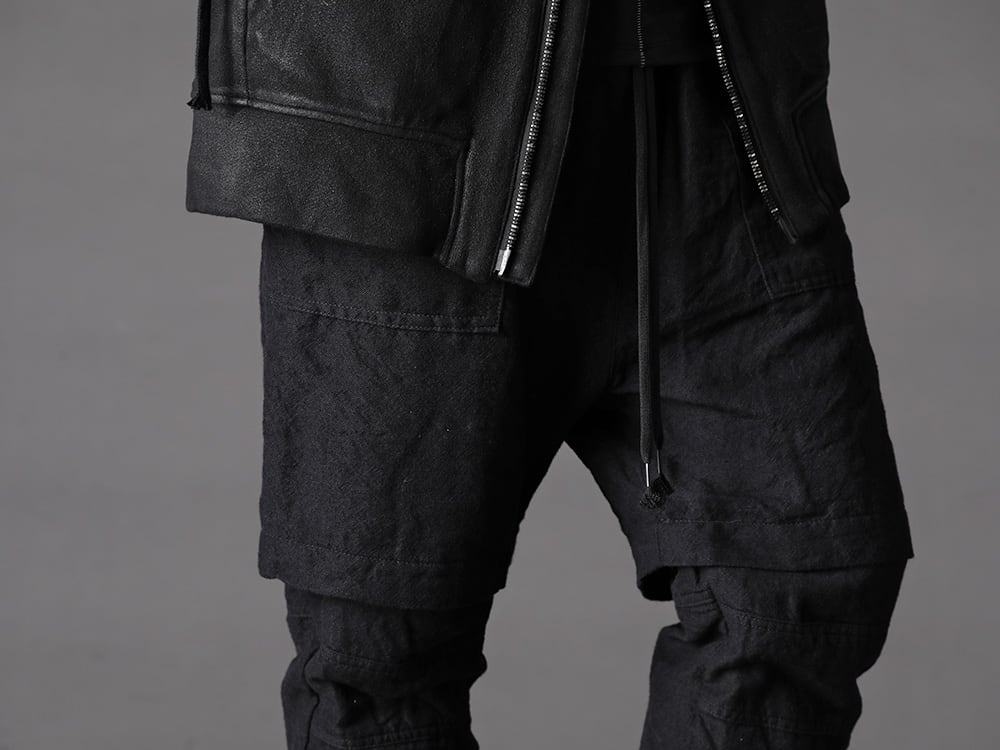 The Viridi-anne(ザ ヴィリジアン) 22-23AW(秋冬) デザインに対して異なるイメージをミックスさせてはずしを加えて - VI-3541-01-Black NY/PUベア天竺 丸首T ブラック VI-3519-04 ウール/リネン コンビネーション レイヤードパンツ ST109-0122A-Black ホースレザーレースアップスニーカーブーツ ブラック 3-003