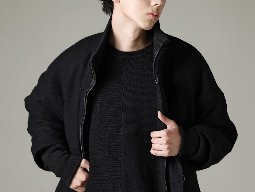 DEVOA(デヴォア) 22-23AW(秋冬) スタイリング - JKI-WSM L7 コート ウールミリング KTS-MLP-Black プルオーバー ニット メリノ ウール ブラック PTN-LSK-Black ジョガー パンツ コットン / リネン ブラック FW-LMM レザー ブーツ 3-003