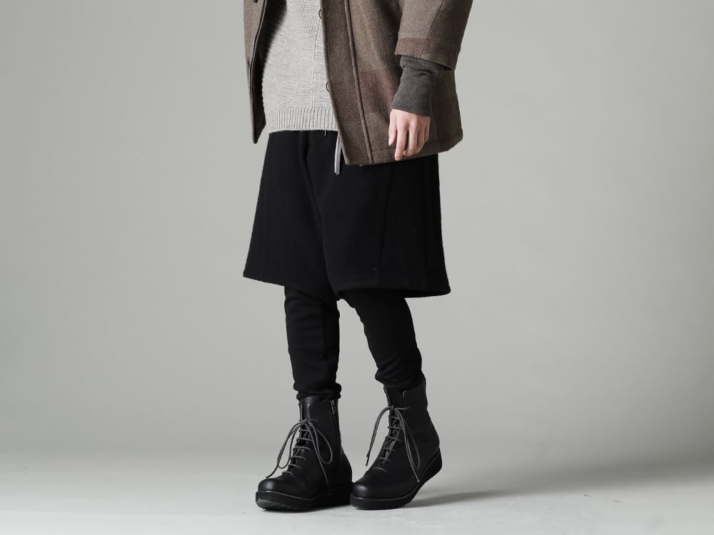 DEVOA(デヴォア) 22-23AW(秋冬) スタイリング - JKI-SNM L7 コート ウールニードルパンチ KTS-MLP-Melange-Gray プルオーバー ニット メリノ ウール メランジ グレー PTN-USL レイヤード パンツ ハイブリット ウール / シルク ツイード FW-LMM レザー ブーツ 3-003