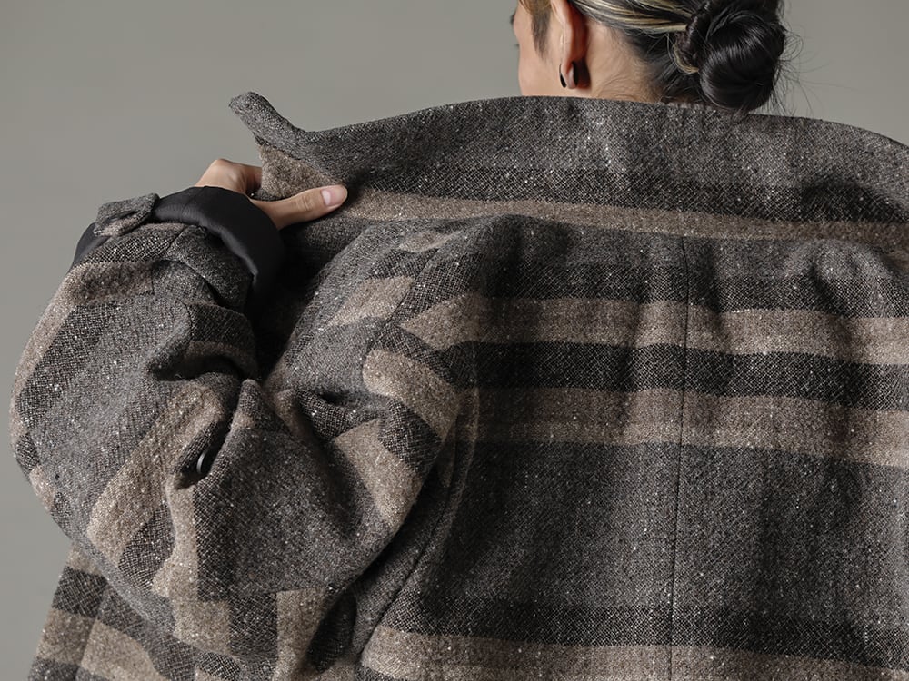 DEVOA(デヴォア) 22-23AW(秋冬) DEVOAでは新鮮なざっくりとした雰囲気を楽しんでいただきたい一着  - CTI-BYH ハイネック コート ストライプ ウール 2-010