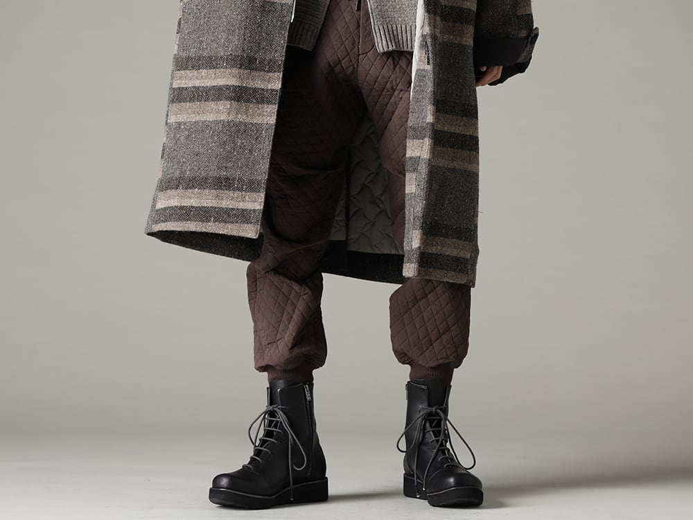 DEVOA(デヴォア) 22-23AW(秋冬) ファリエロサルティとオルメテクスを両面使いした贅沢な一本 - CTI-BYH ハイネック コート ストライプ ウール PTN-SSC ジョガー パンツ キルト シルク / コットン  FW-LMM レザー ブーツ 3-001