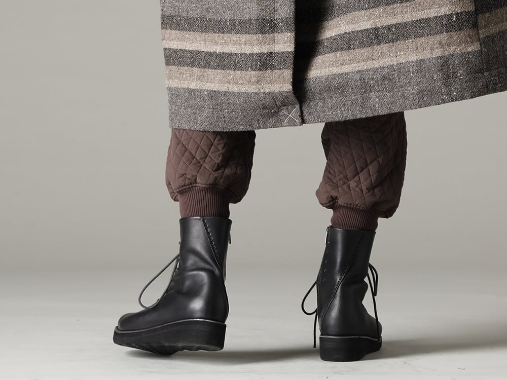 DEVOA(デヴォア) 22-23AW(秋冬) ファリエロサルティとオルメテクスを両面使いした贅沢な一本 - CTI-BYH ハイネック コート ストライプ ウール PTN-SSC ジョガー パンツ キルト シルク / コットン  FW-LMM レザー ブーツ 3-004