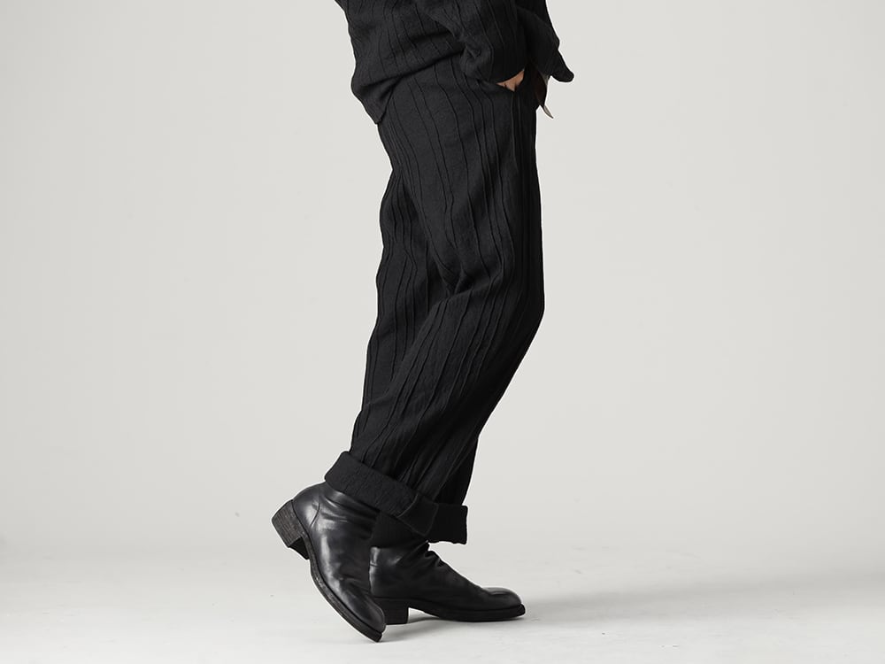 NOUSAN(ノウザン) 22-23AW(秋冬) 玉虫素材を加えダークトーンのセットアップにレトロ感をプラス - linea-preatwool プリーツド ウール ワイド パンツ - 788Z_H バックジップブーツ ダブルソール - ホース フルグレイン レザー 3-004