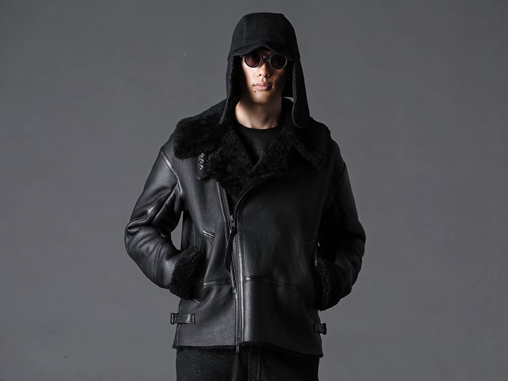 The Viridi-anne - ザ ヴィリジアン 2022-23AW 表面にナッパラン加工を施したムートンのジャケット ライダースデザインの肉厚なムートンジャケット -  VI-3503-06 ムートンジャケット - VI-3548-09 綿ウール キャップ - RG2001TVA リガーズ コラボレーション サングラス