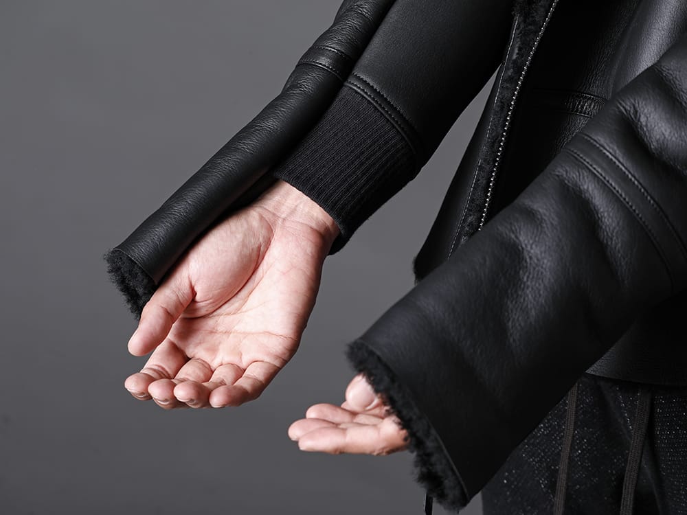 The Viridi-anne - ザ ヴィリジアン 2022-23AW TVAらしい機能性とデザイン性を兼ねた袖のディティール - VI-3503-06 ムートンジャケット 3-003