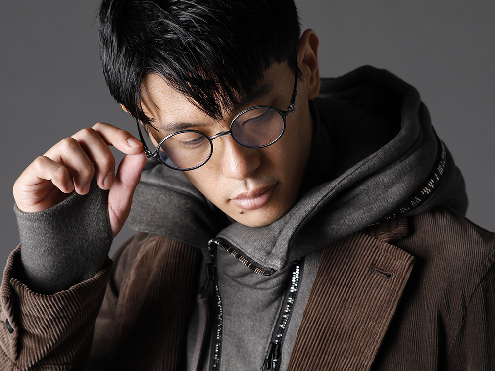 リガーズ 2022-23AW - インナーにフーディーを合わせてカジュアルダウン - RG2001TVA-Vintage-Black-Black(リガーズ コラボレーション サングラス ヴィンテージブラック+ブラック / クリアー+D.グレー レンズ) - 2-009