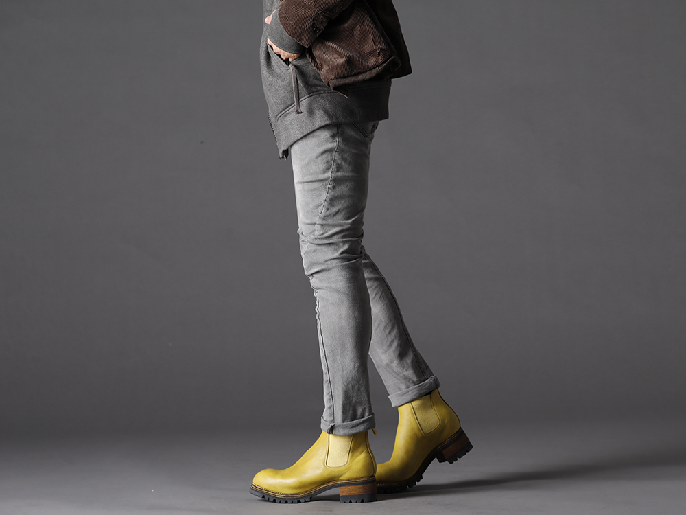 ユリウス / グイディ 2022-23AW - カジュアルなスタイリングの中にも美しさを感じるシルエット - 787PAM5-GR(インダイレクト スキニーデニム グレー) PL06V-CO81T(サイドゴアアンクルブーツビブラムソール - ホース フルグレイン レザー CO81T) - 3-002