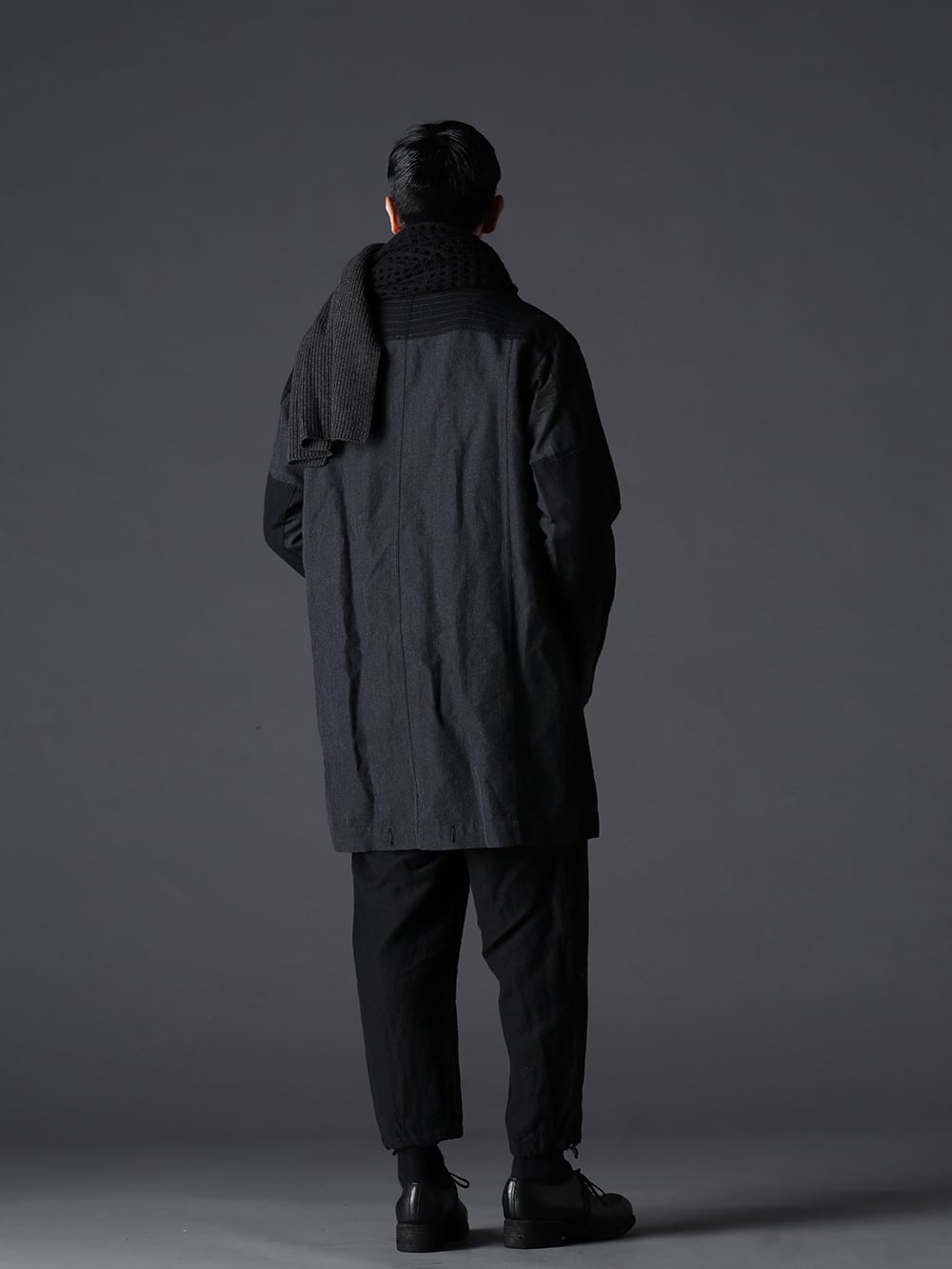 The Viridi-anne 22-23AW Styling A jacket that can be worn in three different ways, styled like a coat - VI-3516-06 Wool / Linen Combination Jacket KTS-MLP-Melange-Gray Pullover knit merino wool Melange Gray VI-3512-04 Wool / Linen Easy Pants PL10L-BLKT Orthopaedic Derby Shoes Horse Full Grain Leather - PL10L - PL10L KAC-CMS-22AW-Black Patchwork stole merino wool / cotton Black 1-002