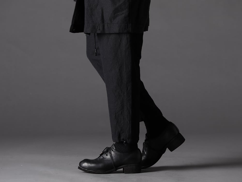 The Viridi-anne 22-23AW Convenient pants with a wide swing of style due to moderate looseness -  VI-3512-04 Wool / Linen Easy Pants PL10L-BLKT Orthopaedic Derby Shoes Horse Full Grain Leather - PL10L - PL10L KAC-CMS-22AW-Black Patchwork stole merino wool / cotton Black 3-002