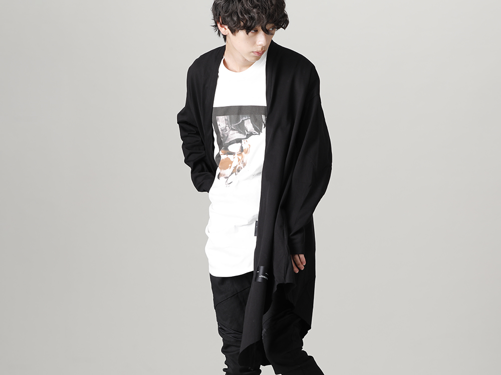 ユリウス 2023PS - JULIUS(ユリウス) 2023PSコレクションよりデリバリーが開始！只今より店頭・通販共に販売スタート！ - 807CUM5-Black(コットンジャージー ローブカーディガン ブラック) 807CPM2-Off-White(コットンジャージー ドレープ ショートスリーブTシャツ オフホワイト) - 2-002