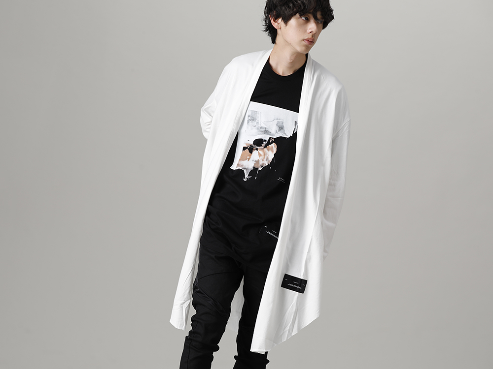 ユリウス 2023PS - JULIUS(ユリウス) 2023PSコレクションよりデリバリーが開始！只今より店頭・通販共に販売スタート！ - 807CUM5-Off-White(コットンジャージー ローブカーディガン オフホワイト) 807CPM2-Black(コットンジャージー ドレープ ショートスリーブTシャツ ブラック) - 2-005