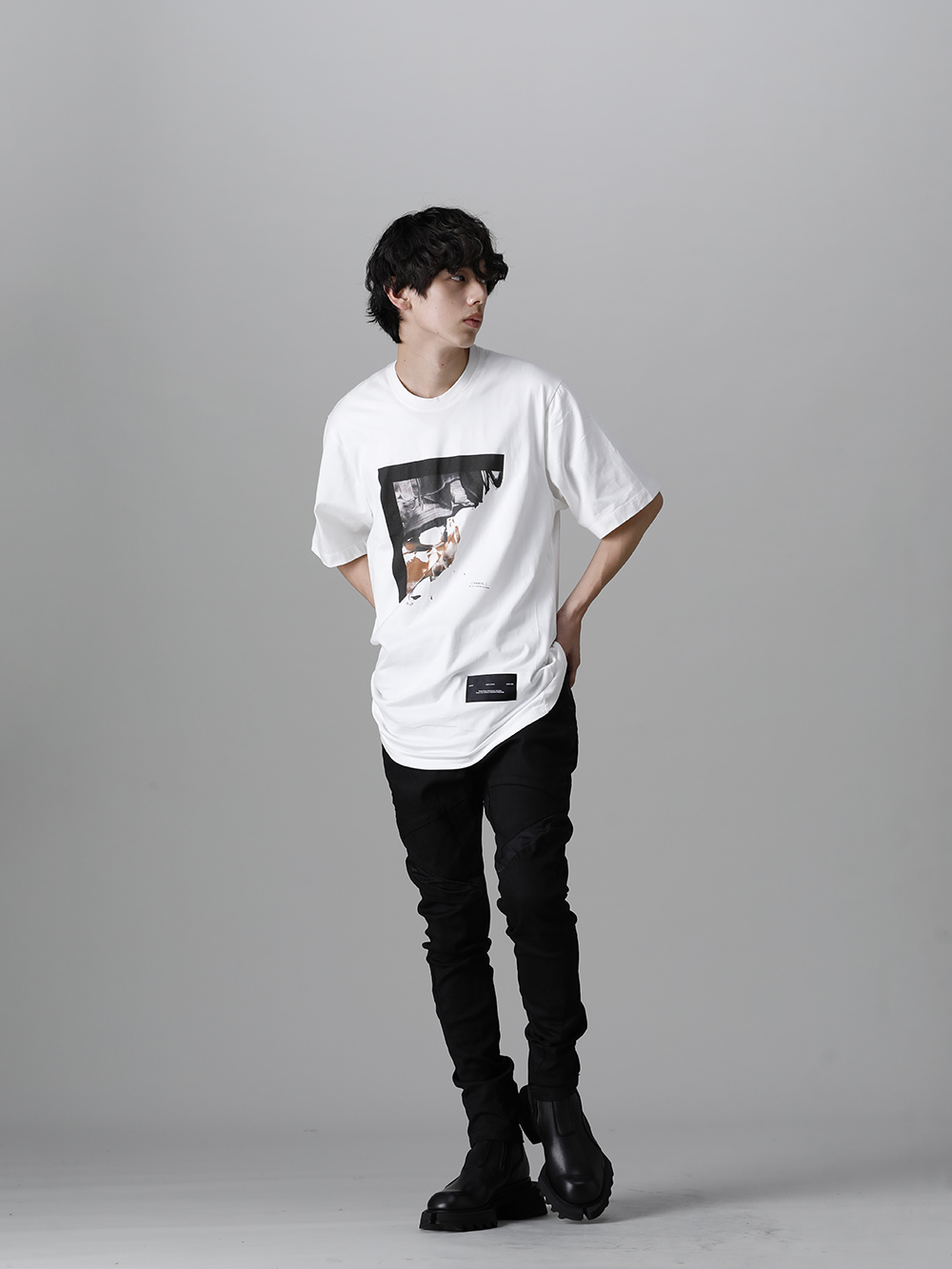 ユリウス 2023PS - JULIUS(ユリウス) 2023PSコレクションよりデリバリーが開始！只今より店頭・通販共に販売スタート！ - 807CPM2-Black(コットンジャージー ドレープ ショートスリーブTシャツ オフホワイト) - 2-010