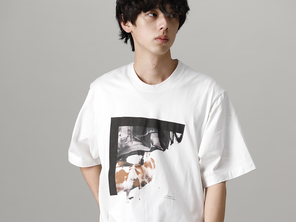 ユリウス 2023PS - JULIUS(ユリウス) 2023PSコレクションよりデリバリーが開始！只今より店頭・通販共に販売スタート！ - 807CPM2-Black(コットンジャージー ドレープ ショートスリーブTシャツ オフホワイト) - 2-011