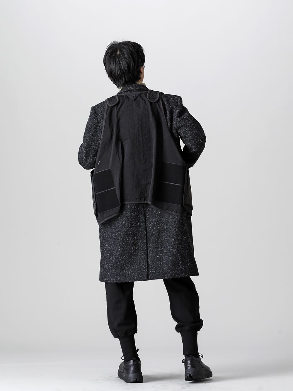 White Mountaineering 2022-23AW Styling Functional coat styling by mixing a camping vest with a classic tweed coat - BK2273204 BLK Camping Vest - RB-453 Chester Coat - RB-431-Deep-Black Solid Jersey Deep Black 1-002