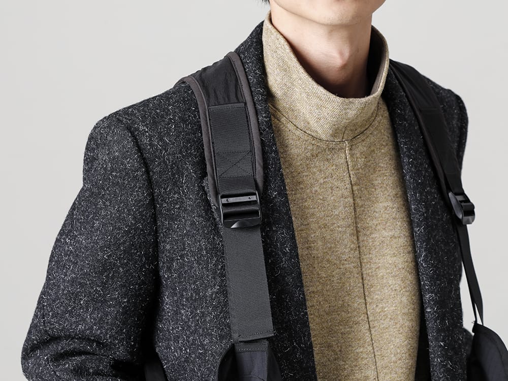 White Mountaineering 2022-23AW BLK Line's signature detail special-edition vest  - BK2273204 BLK Camping Vest - RB-453 Chester Coat - VI-3533-01-Beige Wool / Cotton brushed lining High Neck Pullover Beige 2-001