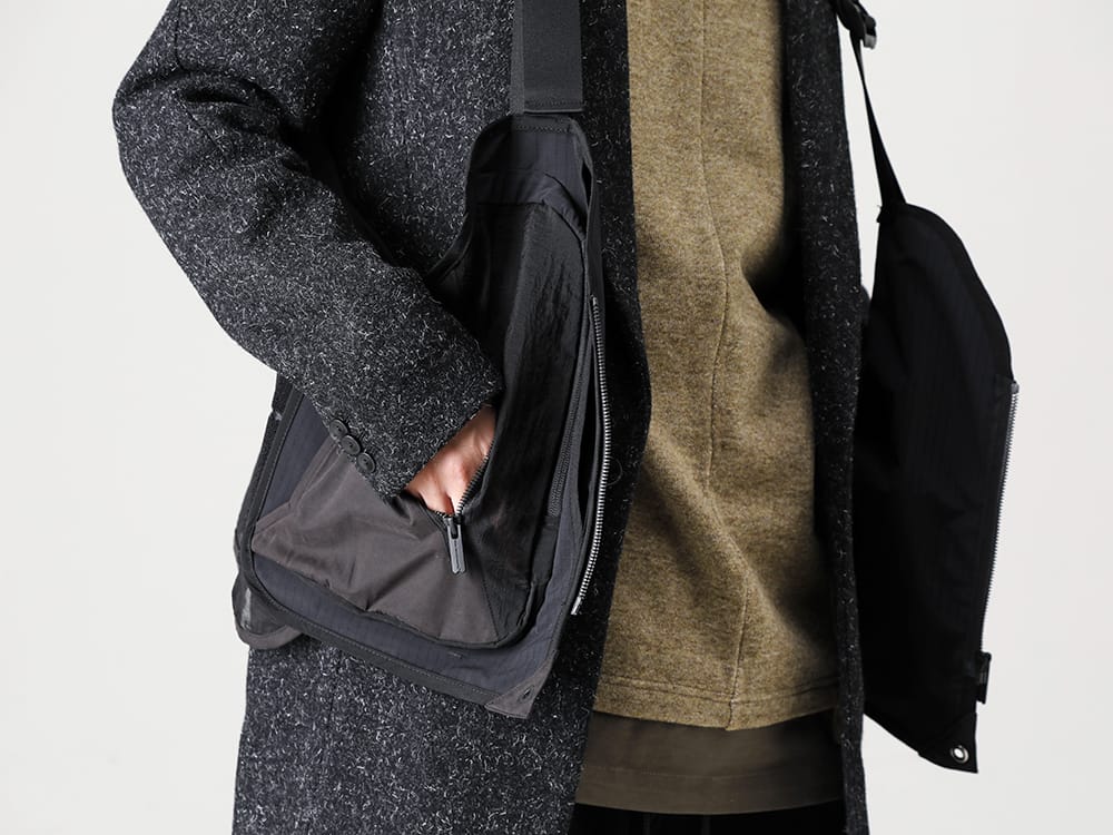 White Mountaineering 2022-23AW BLK Line's signature detail special-edition vest  - BK2273204 BLK Camping Vest - RB-453 Chester Coat - VI-3533-01-Beige Wool / Cotton brushed lining High Neck Pullover Beige 2-002