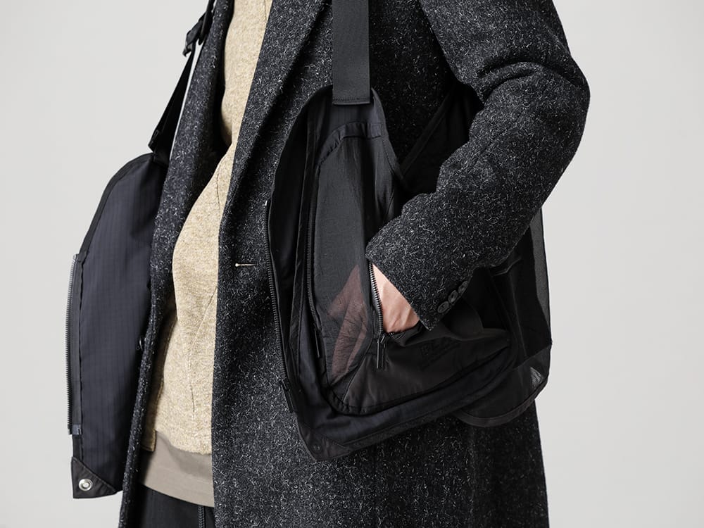 White Mountaineering 2022-23AW BLK Line's signature detail special-edition vest  - BK2273204 BLK Camping Vest - RB-453 Chester Coat - VI-3533-01-Beige Wool / Cotton brushed lining High Neck Pullover Beige 2-005