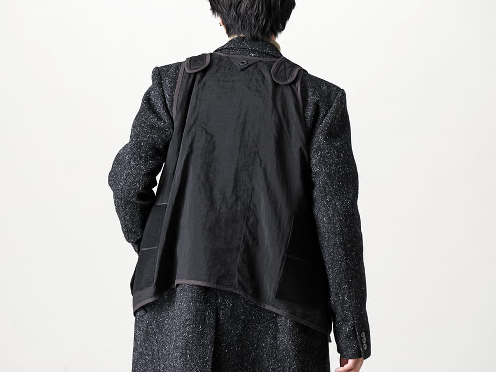 White Mountaineering 2022-23AW BLK Line's signature detail special-edition vest  - BK2273204 BLK Camping Vest - RB-453 Chester Coat - VI-3533-01-Beige Wool / Cotton brushed lining High Neck Pullover Beige 2-005