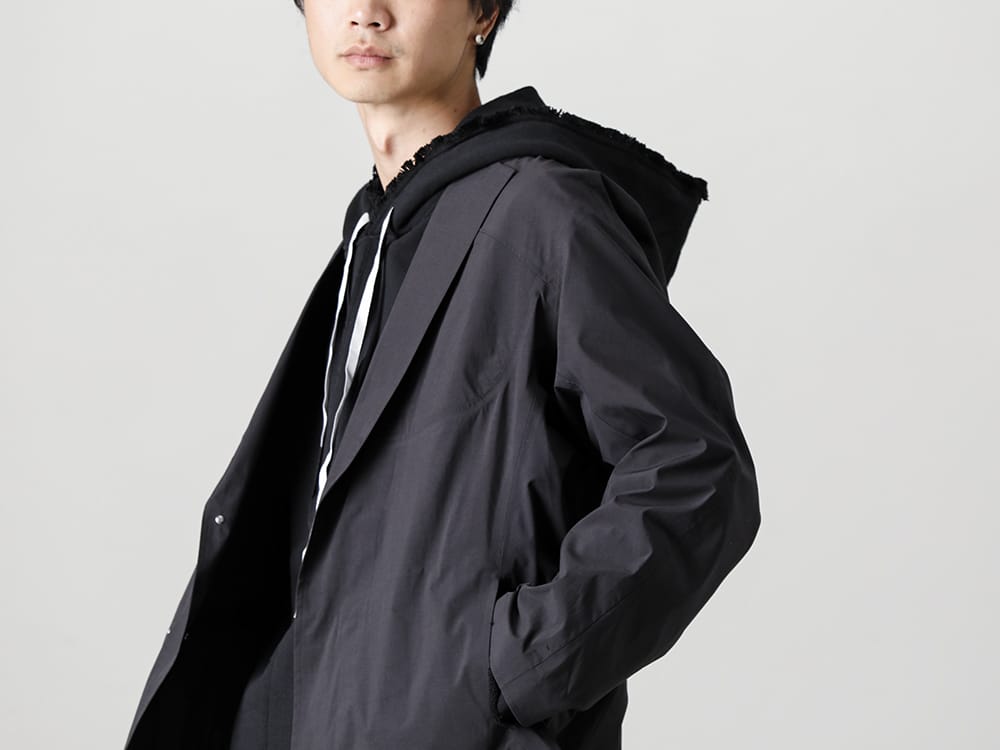 White Mountaineering 2022-23AW Minimalist jacket made with a pattern that uses a lot of curves!  - BK2273202 Tech Weather Tailored Jacket - FN3361 CLASSIC CHEST LOGO LS TEE - J1-Logy-Black Oversized Parka Black 2-001