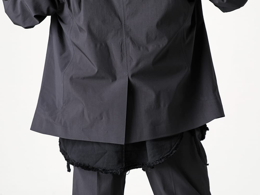 White Mountaineering 2022-23AW Minimalist jacket made with a pattern that uses a lot of curves!  - BK2273202 Tech Weather Tailored Jacket - FN3361 CLASSIC CHEST LOGO LS TEE - J1-Logy-Black Oversized Parka Black 2-004