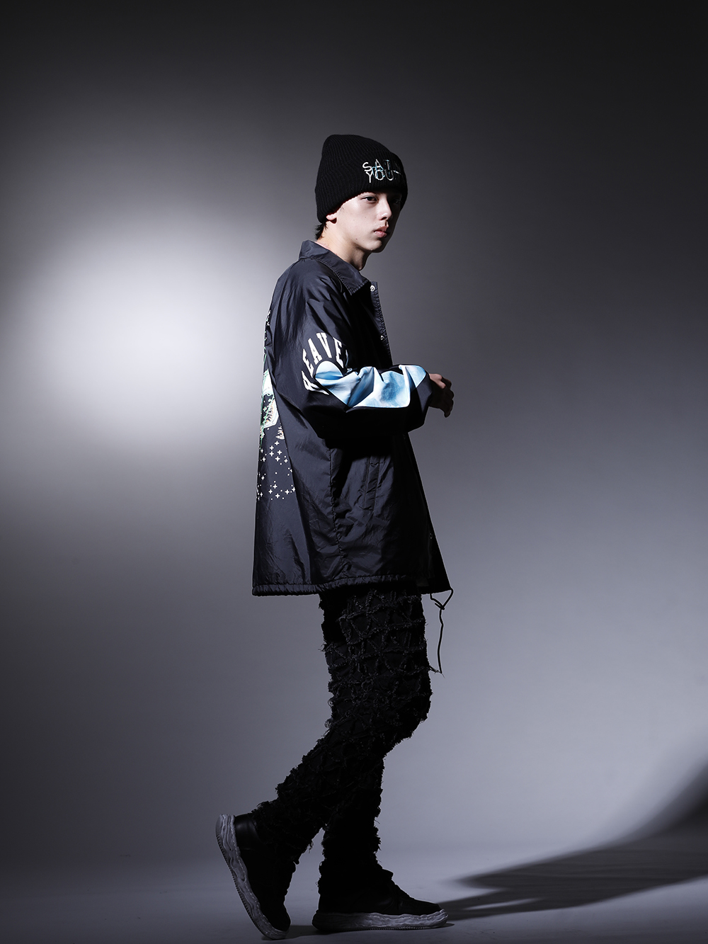 SAINT M×××××× / PHENOMENON / Maison MIHARAYASUHIRO 2022-23AW - The street style in which the pink color stands out on the black. - SM-A22-0000-082(VLONE × ©SAINT M×××××× SKULL Coach Jacket) SM-A22-0000-073(BORN X RAISED × ©SAINT M×××××× CLOWN Knit Pink) SM-A22-0000-044(SAINT YOUTH Knit Cap) ILLPT22A-009-black(Delta Denim pants Black) A07FW706-Black(--WAYNE low-original distressed effect sole leather Low-Top sneakers Black) - 1-002