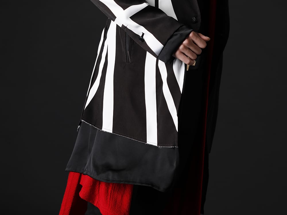 キリュウキリュウ 2022-23AW - ブランドらしいシルエットのレイヤードスタイル - KO-HJ33-901(ユニオンジャック レイヤードジャケット) KO-HT25-057(パイソンジャカードジャージー ドルマン フレアカーディガン) - 2-008