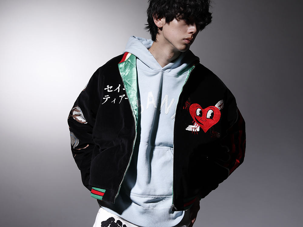 SAINT M×××××× 2022-23AW The reversible Satin Jacket with special attention to detail that can be used in two ways, the black main side and the green and pink side, from the collaboration between the popular SAINT M×××××× and DENIM TEARS, a.k.a. Saint Tears! - A Satin Jacket that can be enjoyed in two ways: in black, or in bright green and pink. - SM-S22-0000-059(DENIM TEARS × ©SAINT M×××××× SAINT TEARS Reversible Sukajyan) SM-A22-0000-022(HOLY RELICS FELT Hoodie) - 2-001