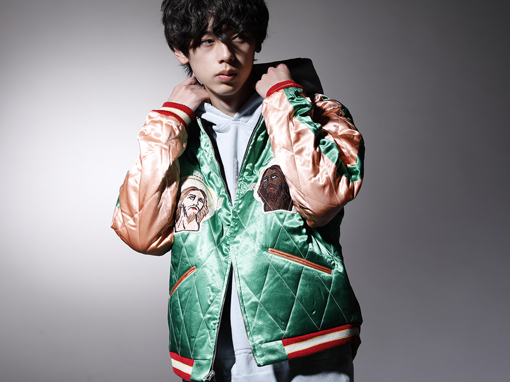 SAINT M×××××× 2022-23AW The reversible Satin Jacket with special attention to detail that can be used in two ways, the black main side and the green and pink side, from the collaboration between the popular SAINT M×××××× and DENIM TEARS, a.k.a. Saint Tears! - A Satin Jacket that can be enjoyed in two ways: in black, or in bright green and pink. - SM-S22-0000-059(DENIM TEARS × ©SAINT M×××××× SAINT TEARS Reversible Sukajyan) SM-A22-0000-022(HOLY RELICS FELT Hoodie) - 2-007