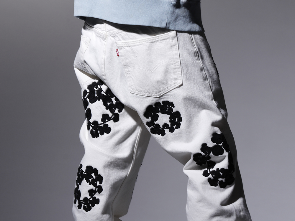 DENIM TEARS 2022-23AW - Iconic pants where the black embroidery stands out on the white - DT-S22-0000-012(COTTON WREATH Chainstitch Jean White - 501-500-30) - 3-004