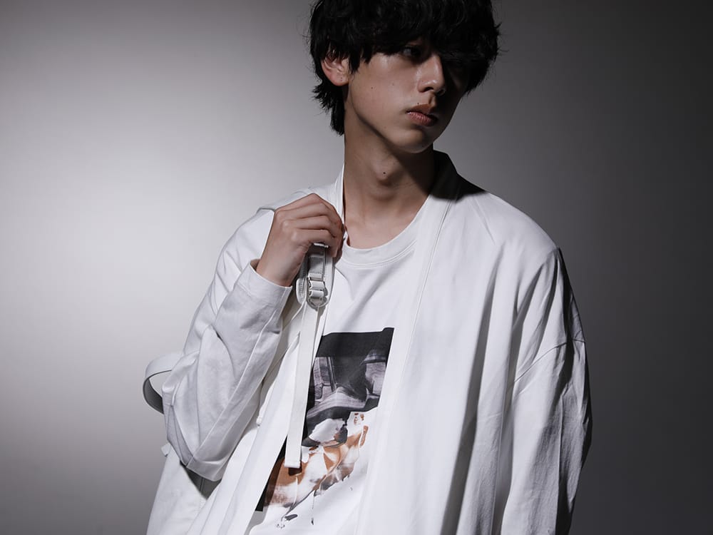 ユリウス 2022-23AW - 軽さを演出するホワイトカラーのドレープ - 807CUM5-Off-White(コットンジャージー ローブカーディガン オフホワイト) 807CPM2-Off-White(コットンジャージー ドレープ ショートスリーブTシャツ オフホワイト) - 2-004