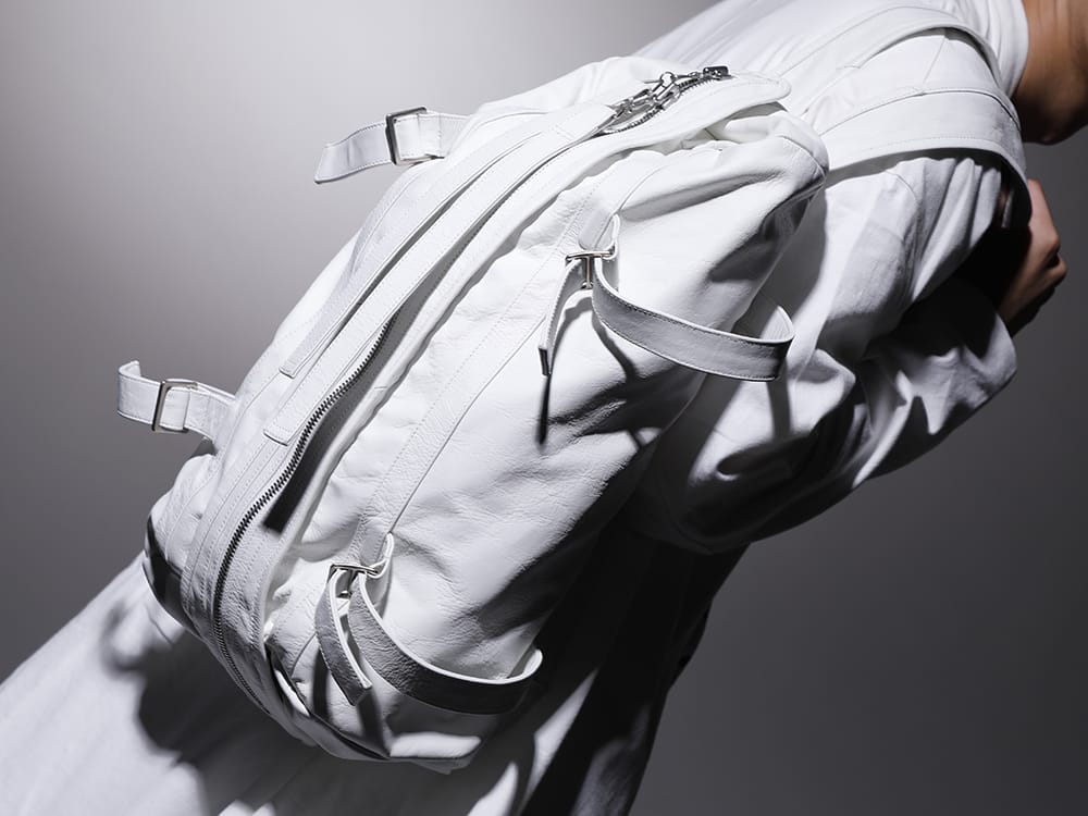 ユリウス 2022-23AW - 軽さを演出するホワイトカラーのドレープ - 777BGU5-white(カウスキン バックパック ホワイト) - 2-009