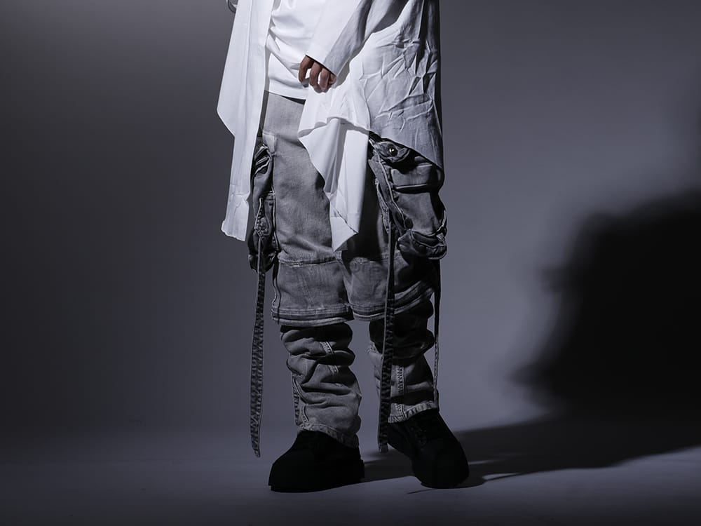 ユリウス 2022-23AW - 圧倒的な人気を誇るガスマスクパンツの新作 - 799PAM24-PL(10.5oz ストレッチデニム ガスマスク ワイドパンツ プラスター) 797FWM2-L-Black(カウレザー レースアップ スニーカー ブラック) - 3-001