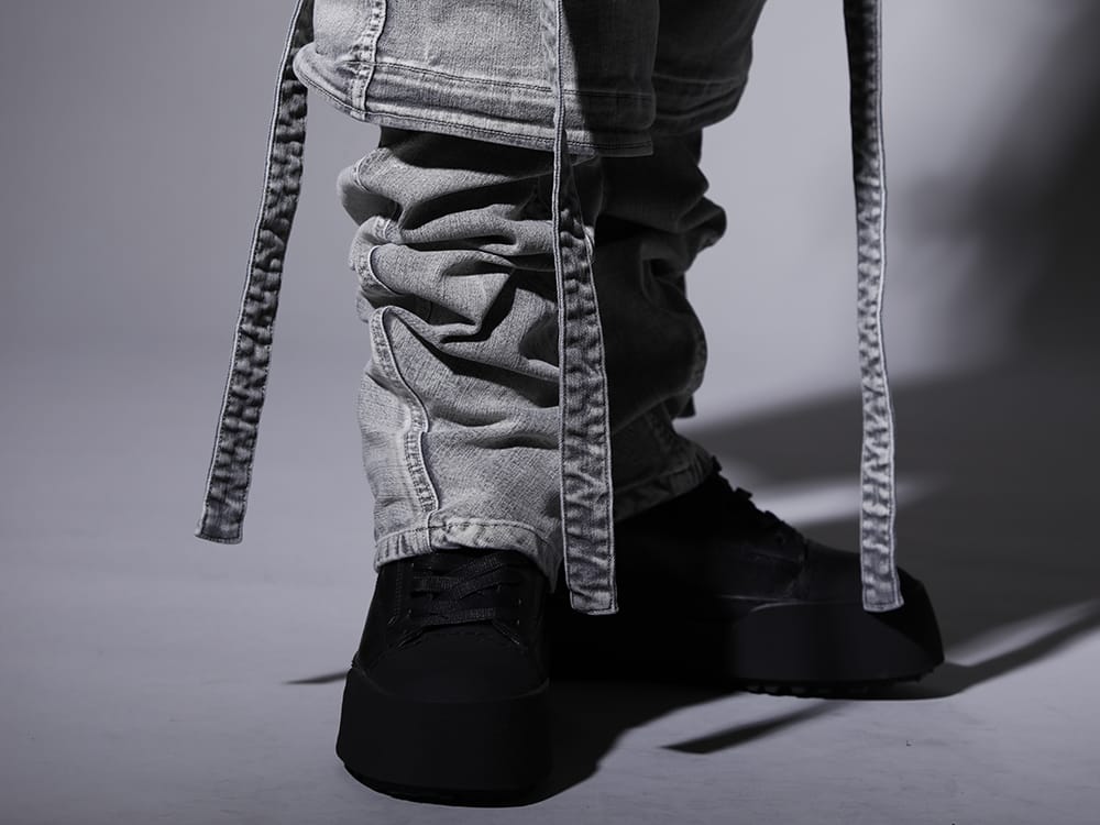 ユリウス 2022-23AW - 圧倒的な人気を誇るガスマスクパンツの新作 - 797FWM2-L-Black(カウレザー レースアップ スニーカー ブラック) - 3-006